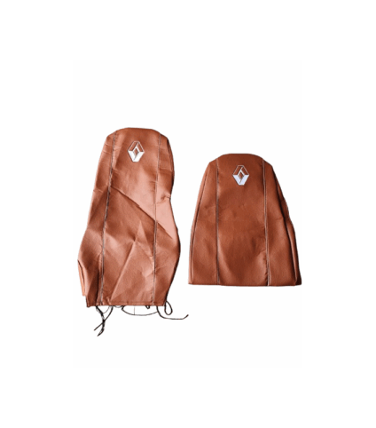 Capas de assentos de carro marrons com logótipo.