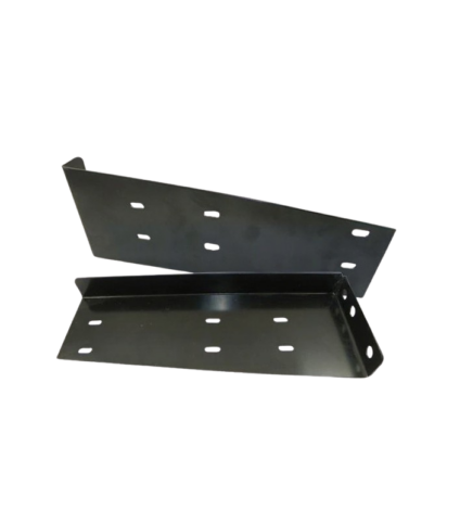 Suporte metálico preto com furos múltiplos.