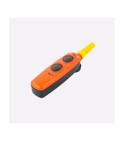 Comando remoto industrial laranja com botões grandes.