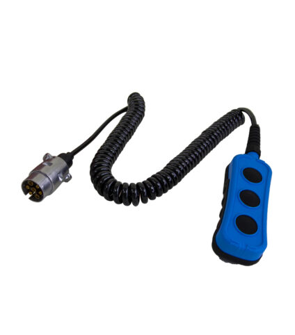 Controlo remoto com cabo espiral e conector metálico.