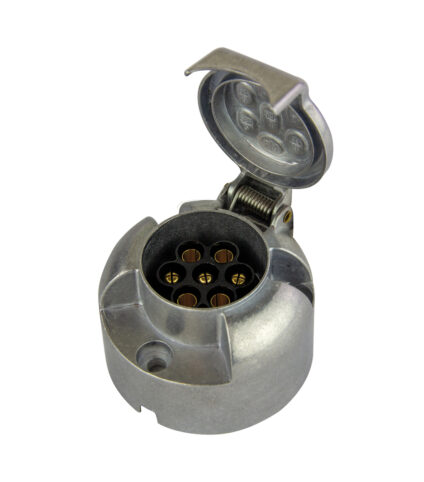 Conector de reboque de 7 pinos com tampa metálica.