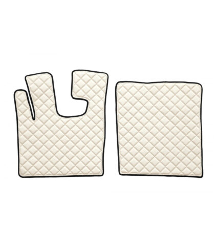 Tapetes de carro em couro bege, costura acolchoada.