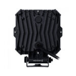 Parte traseira de projetor iluminado preto.